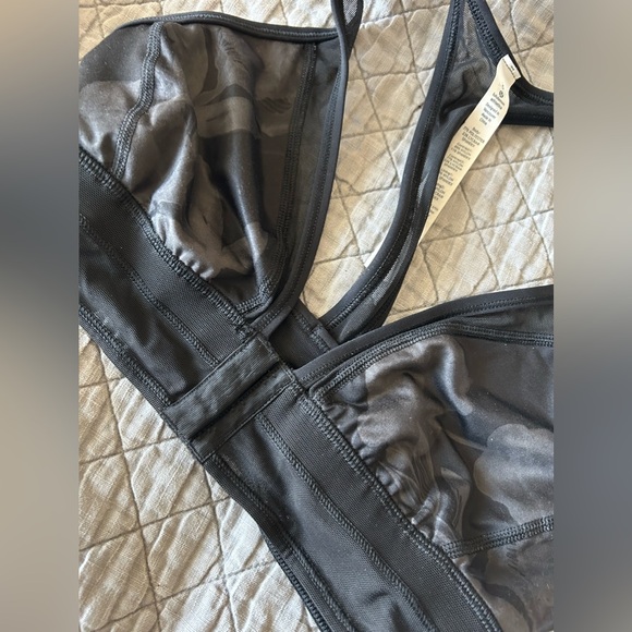 Lot of 3 Lululemon Bras. All size 6. - Picture 5 of 8